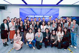 走进标杆现场，共探AI转型——PA真人视讯国际携手企业高管参访埃森哲智能运营中心